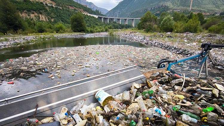 CleanUp Mission in Albanien am Fierza See